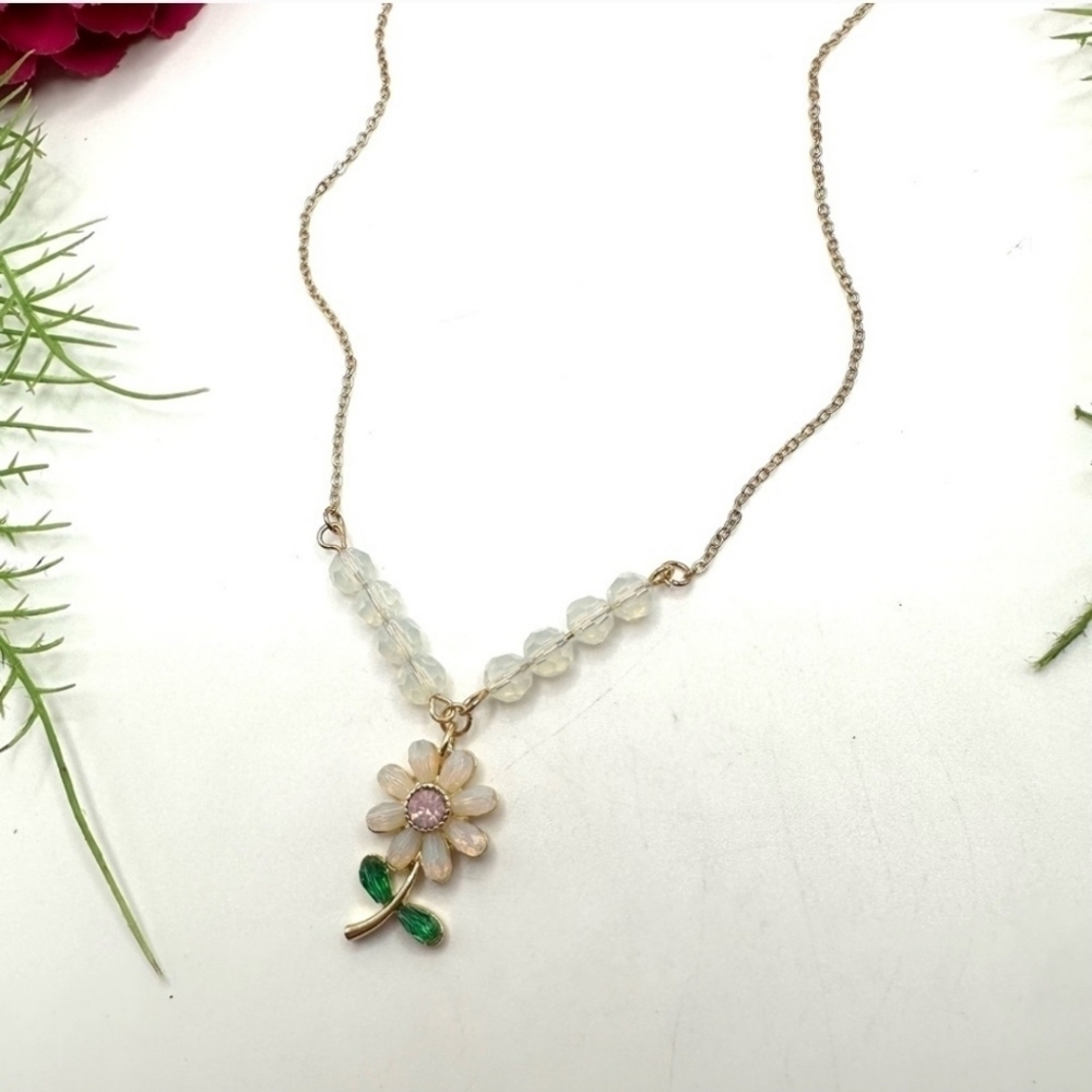 NEW⚜️”Adaline” Opalescent Flower Charm Necklace - Picture 4 of 9